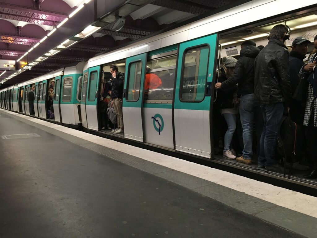 metro 4076515 1280